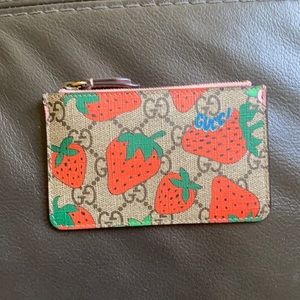 GUCCI
GG Supreme Monogram Strawberry Key Case
